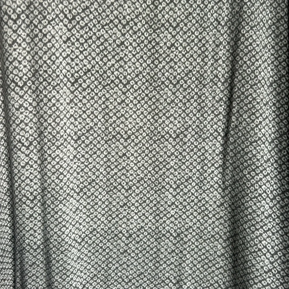Elegant Gray Maxi Skirt with Side Slit - Picture 2 of 4